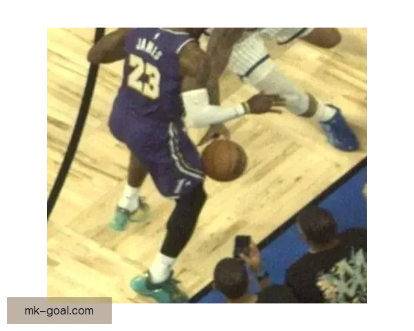 湖人魔术赛后裁判确认最后时刻判罚维持球权归湖人