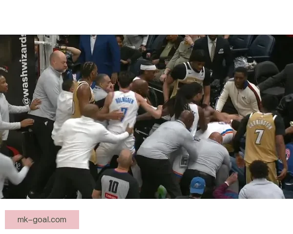 雷霆奇才爆发大规模冲突四人被逐米切尔出面调解局势